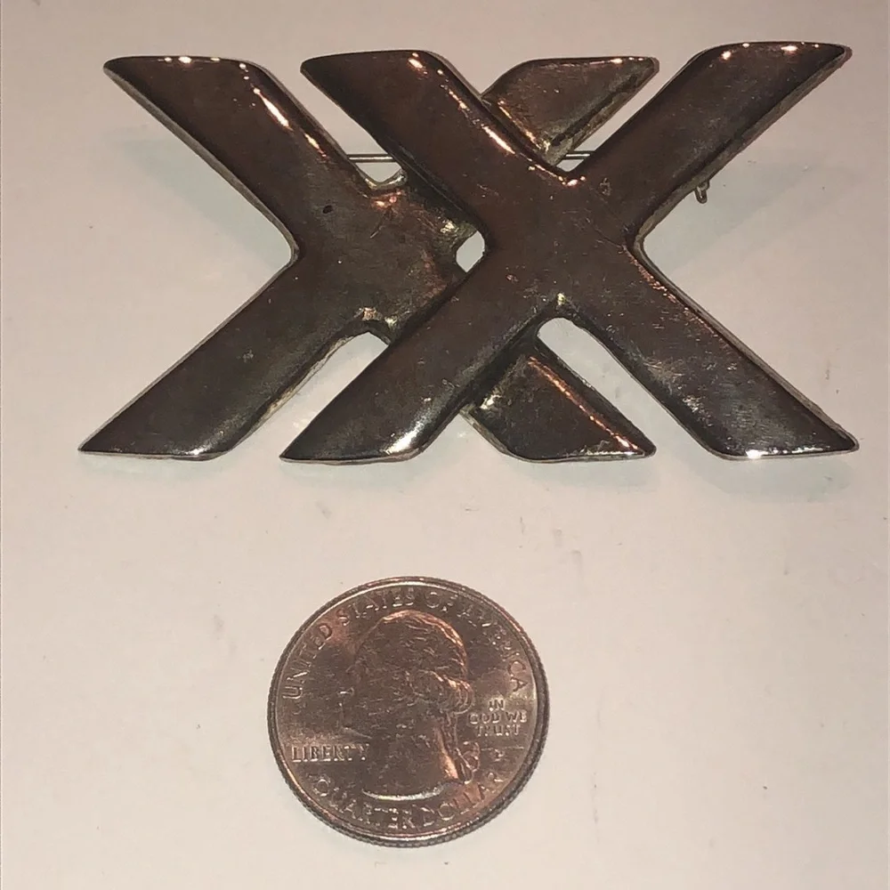 Vintage Silver Tone Double X Criss Cross Brooch Shoulder Pin